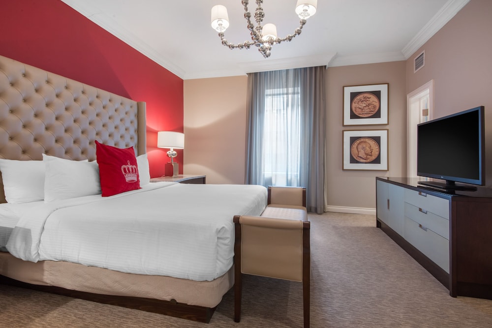 Luxury Suite, 1 King Bed thumbnail 5