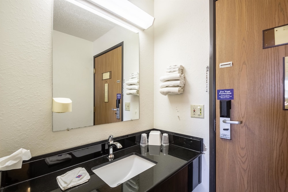 Standard Room, 2 Double Beds, Non Smoking - Photo 3