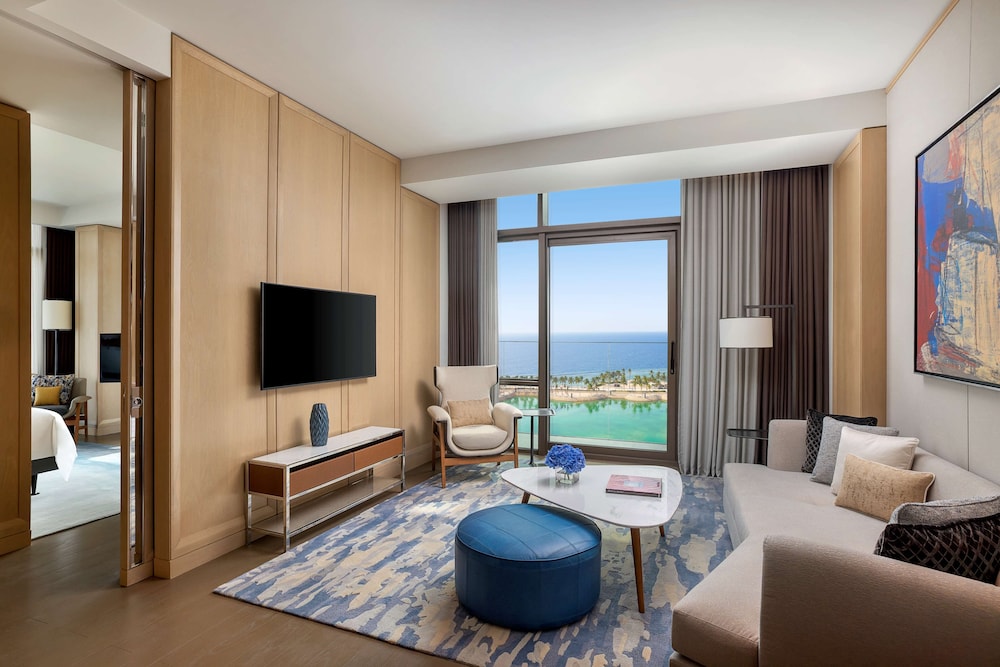 Horizon Suite Sea and City View King - Photo 7