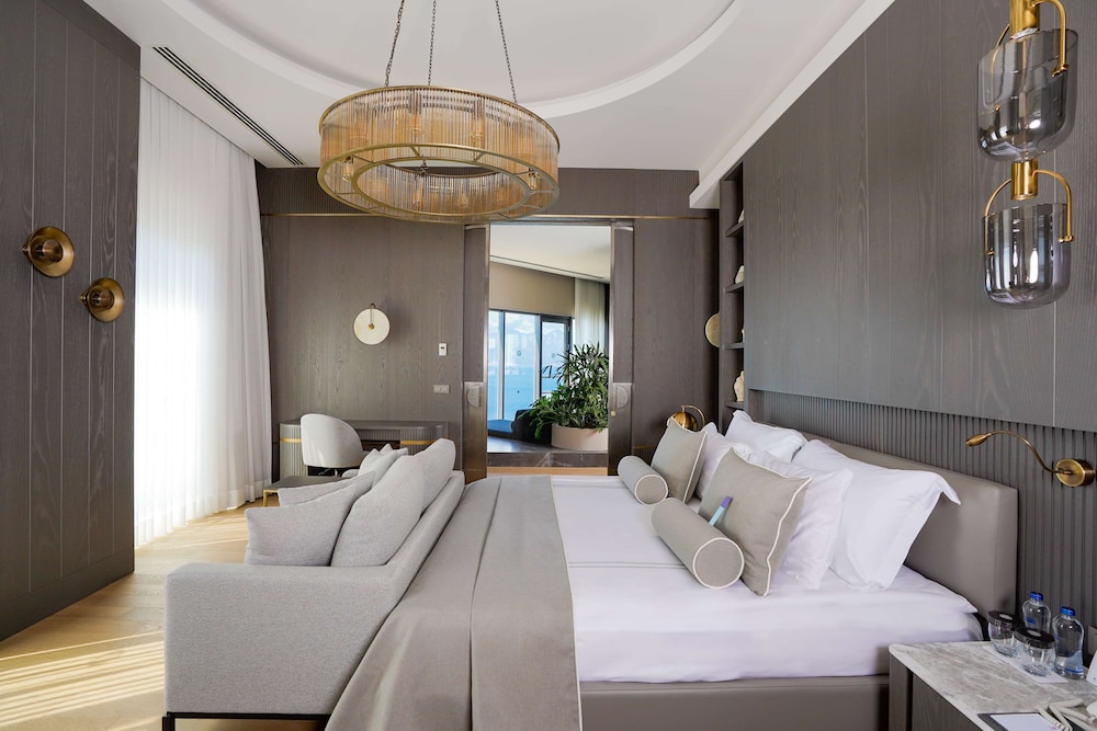 Panorama Suite (Urban Chic Lounge Access)