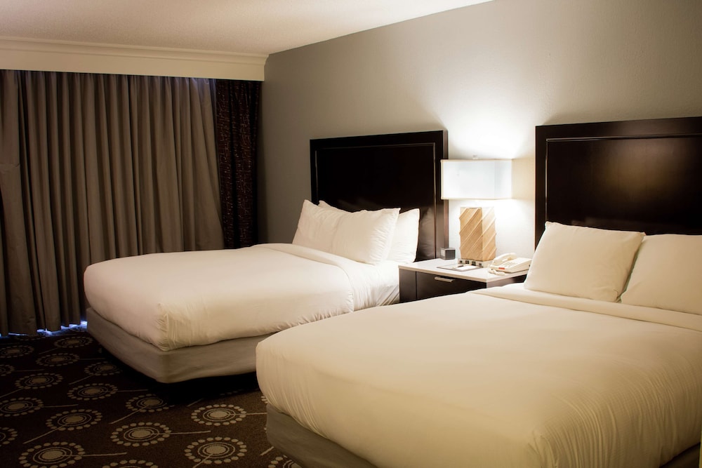 Room, 2 Queen Beds - Photo 5