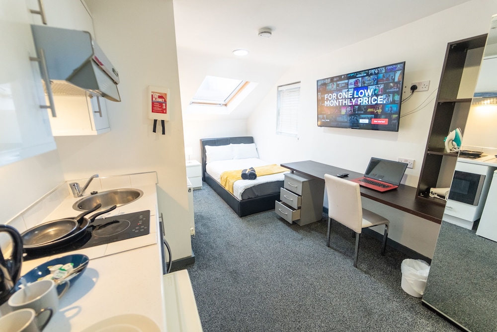 Standard Studio, Ensuite (Studio 10) - Photo 15