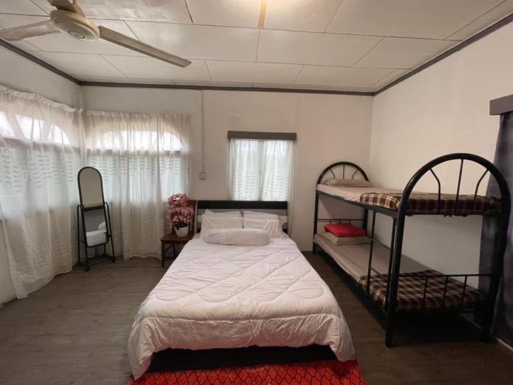 Room, 3 Bedrooms