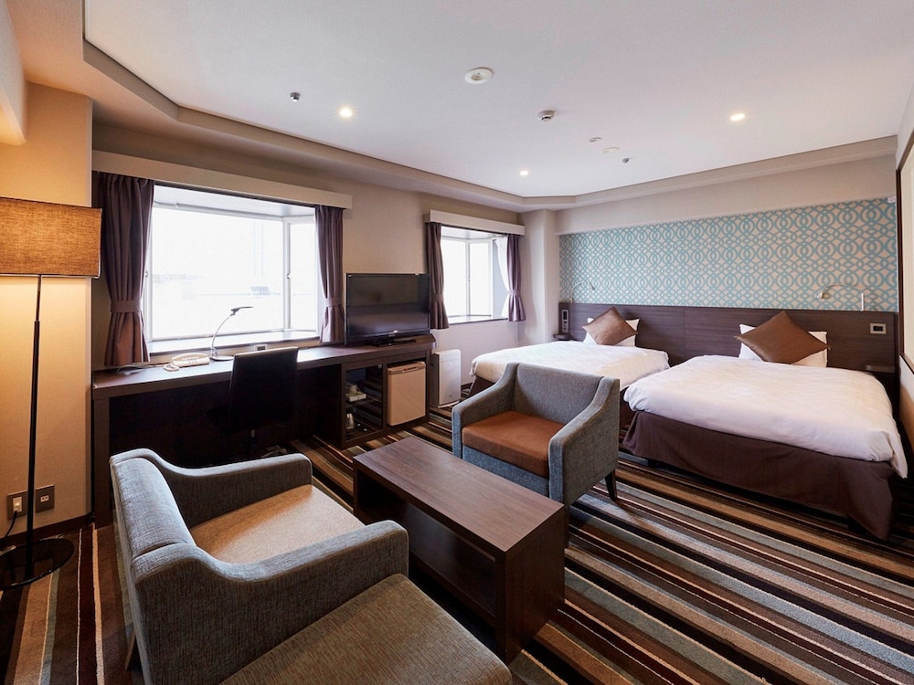 Large Twin Room - Non-Smoking with Lounge Access & Complimentary Light Breakfast Included photo 1