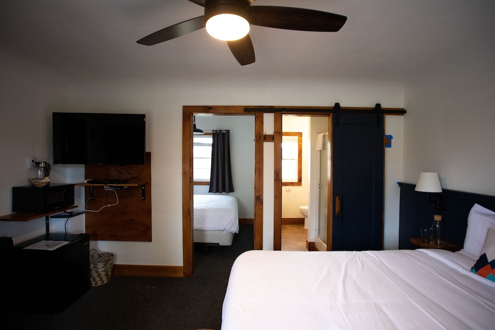 Queen Double Room