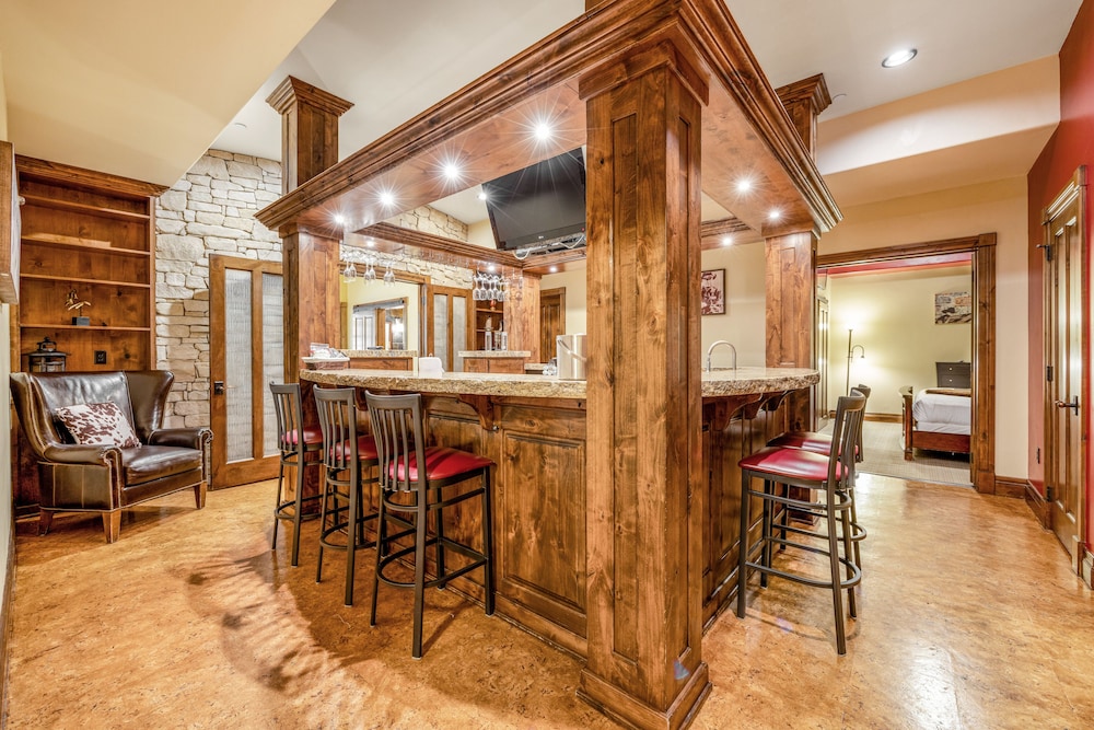 1 Bedroom Hospitality Suite - Photo 8