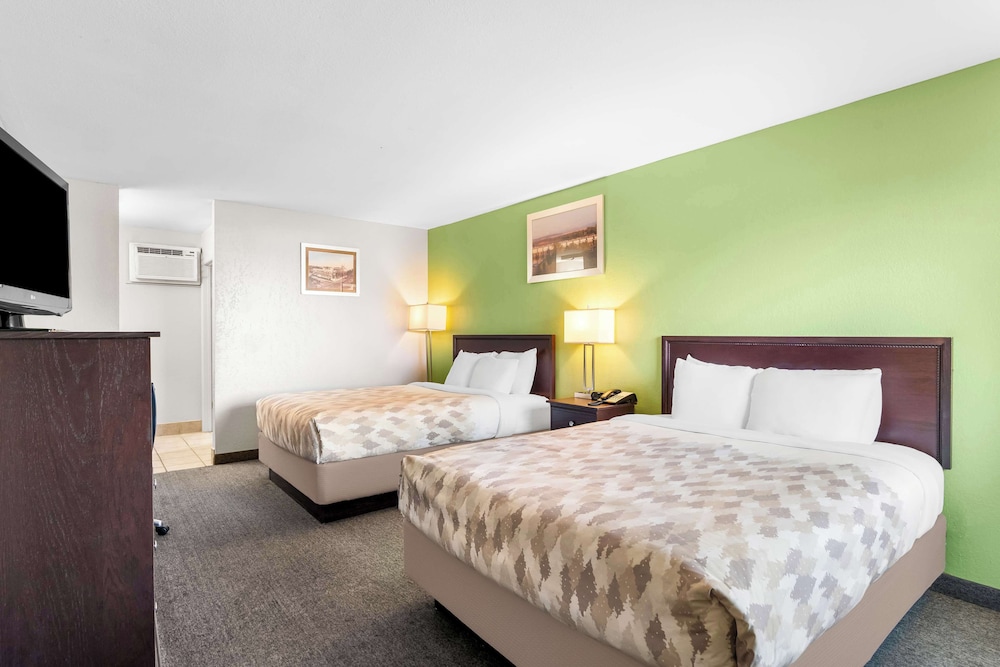 Room, 2 Queen Beds, Accessible, Non Smoking