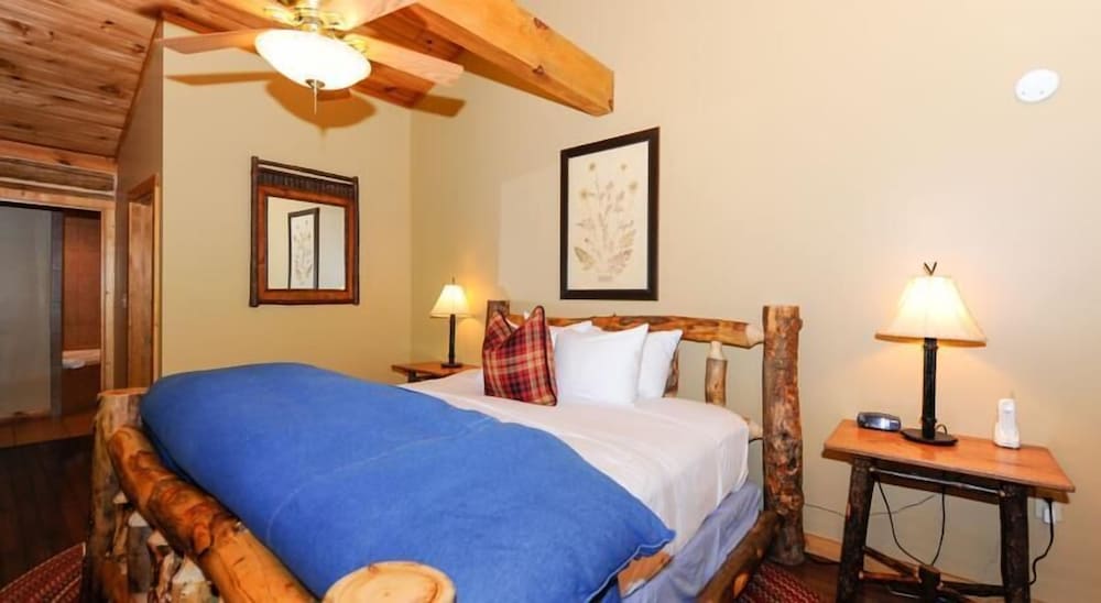 Cottage, 1 King Bed (Spruce) (Semi-Detached) (Not Pet Friendly)
