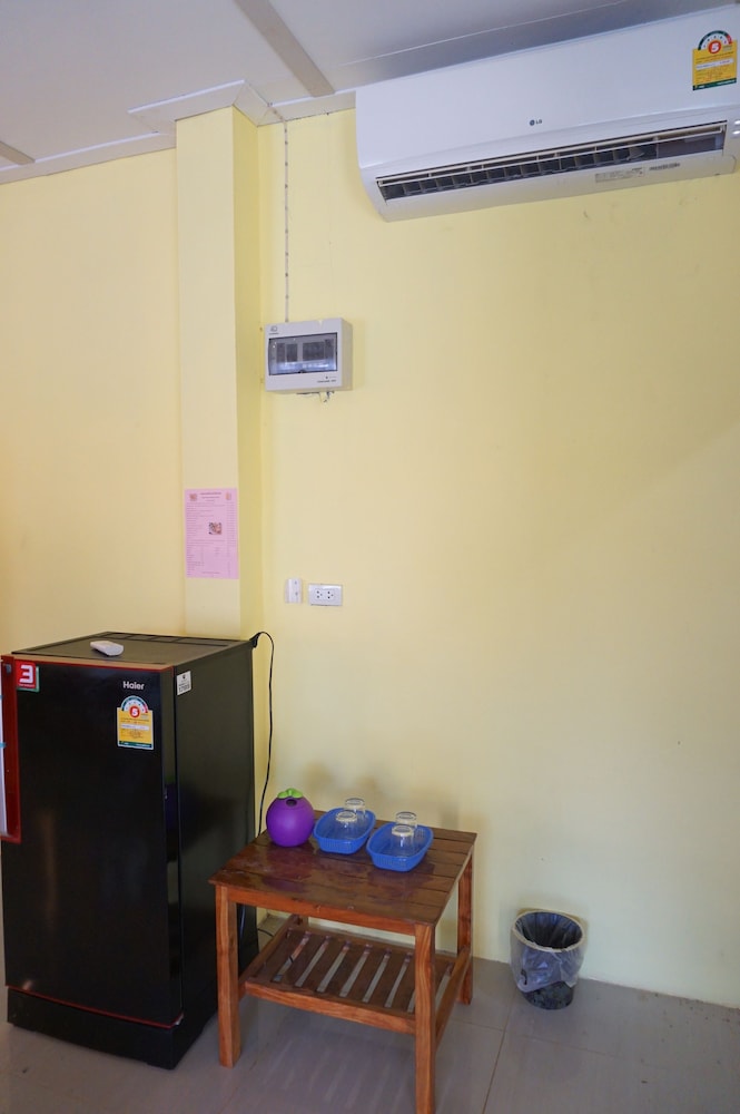 Standard Room for 6 People photo 3