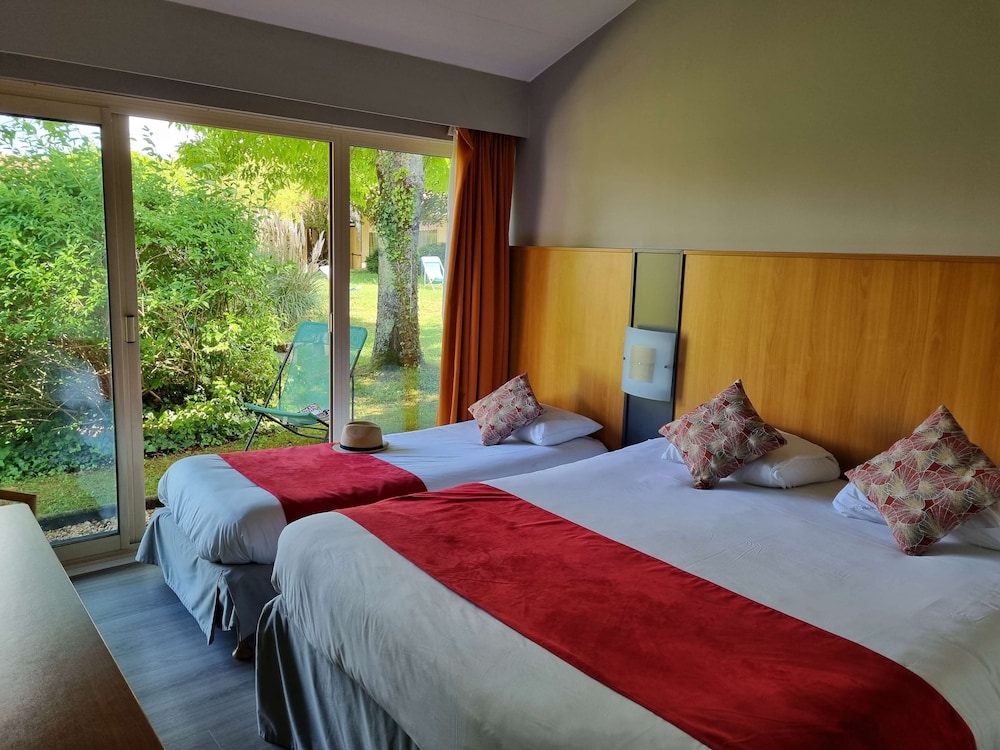 Standard Room, Multiple Beds - Photo 1