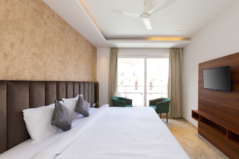 Deluxe Room - Photo 1