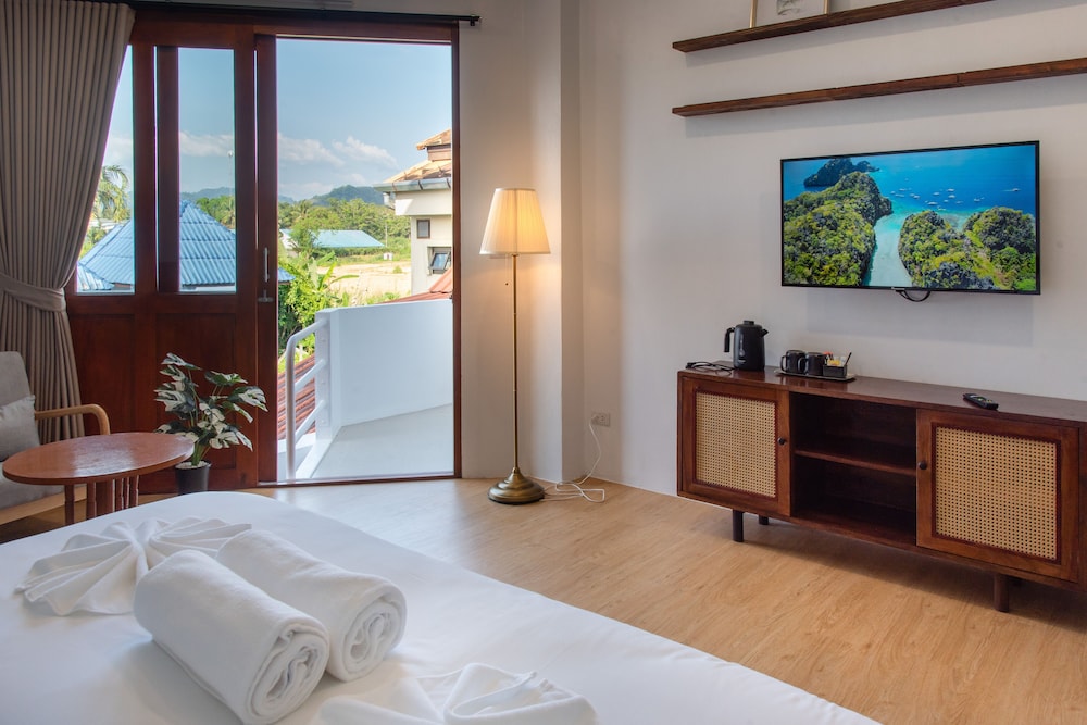 Superior Room, 1 King Bed, City View - Photo 3