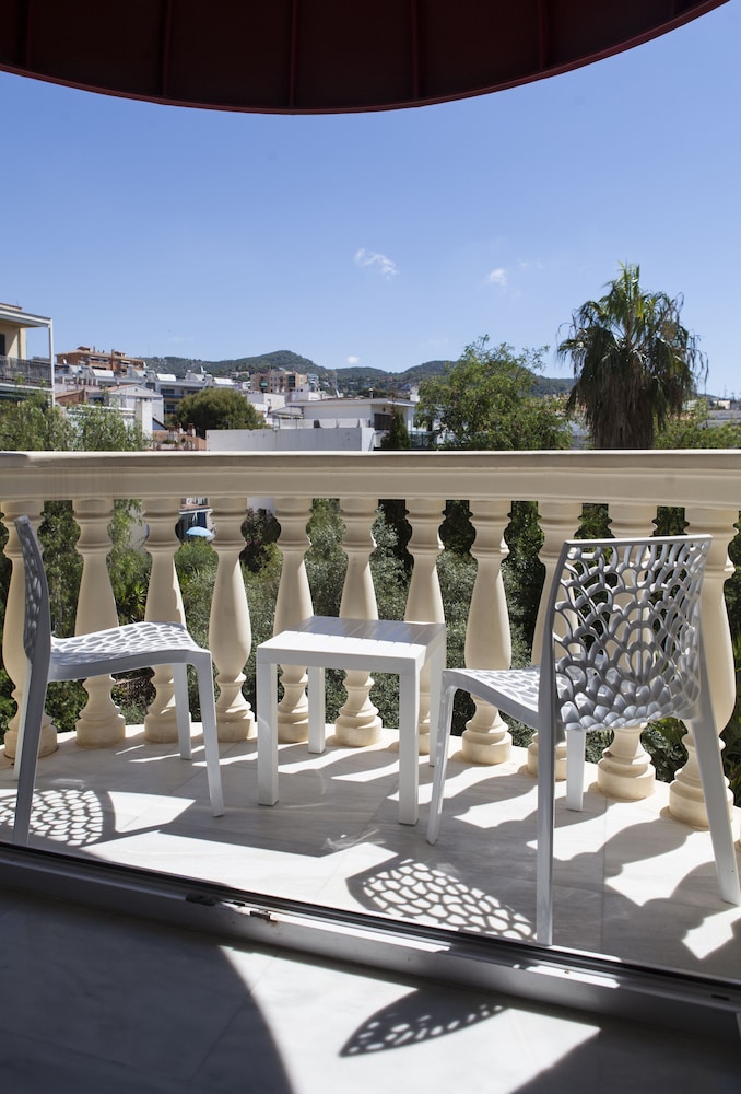 Double Room, Pool View - Photo 2