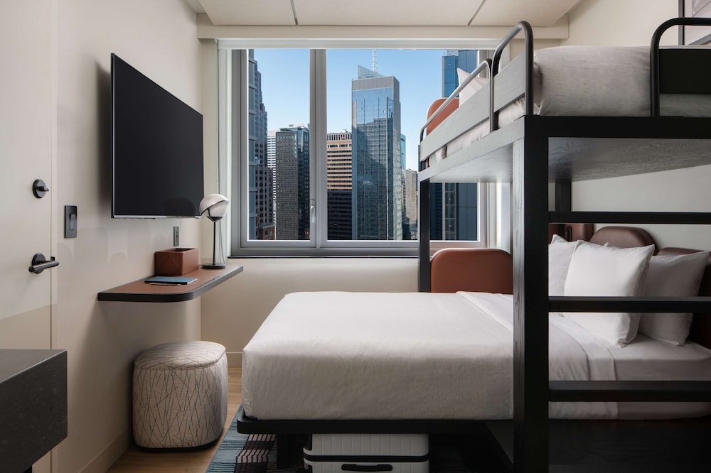 Bunkbeds, 1 Twin Bed over 1 Queen Bed