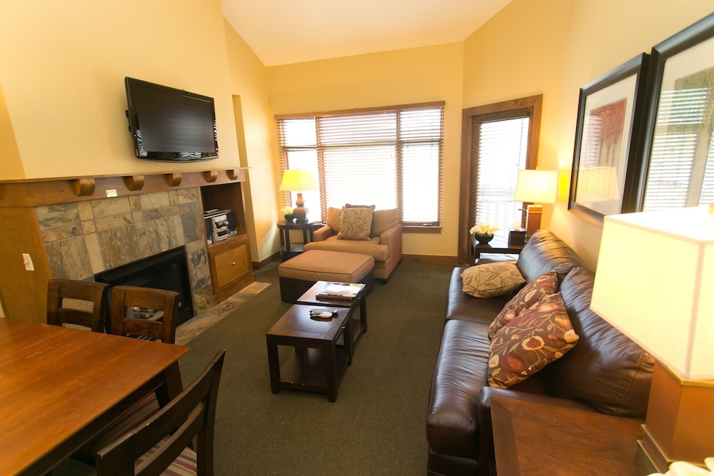 Condo, 2 Bedrooms