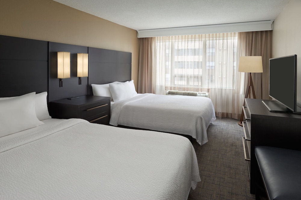 Suite, 1 Bedroom - Photo 1