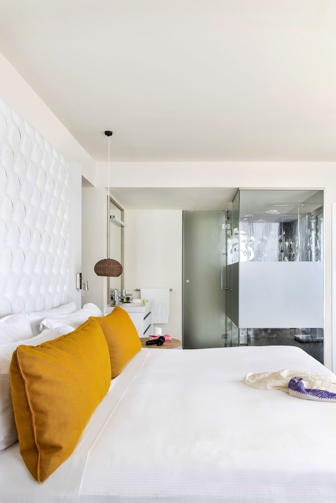 Beyond ME+ Suite with Sea View - Photo 3
