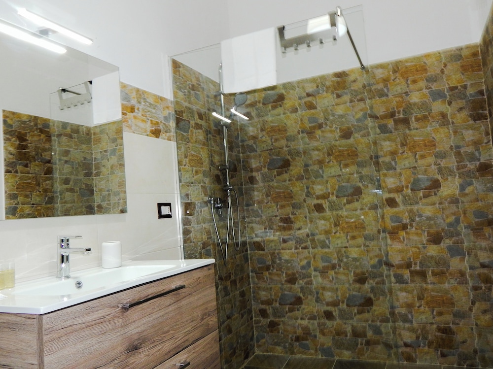 Family Room - Photo 10