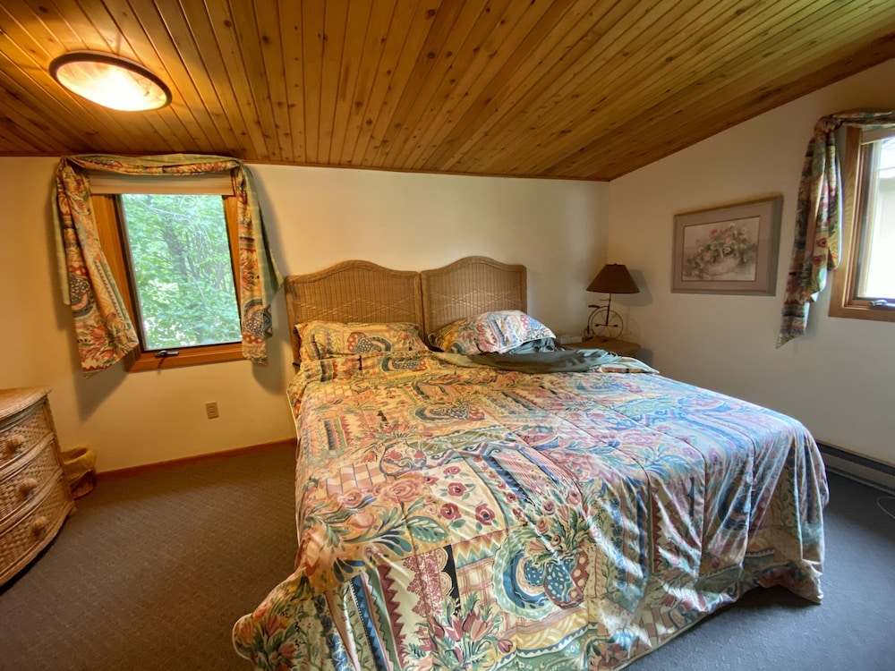 Cabin, 1 King Bed, Non Smoking photo 2