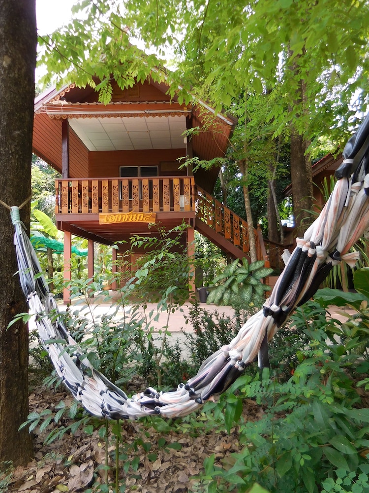 Deluxe Bungalow photo 2