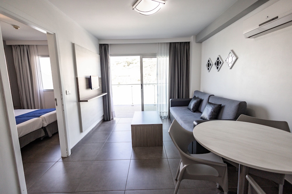 Classic Apartment, 1 Bedroom, Partial Ocean View (2 Adults and 1 Child) - Photo 5