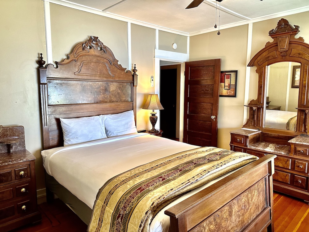 Superior House, 6 Bedrooms, Lake View photo 3