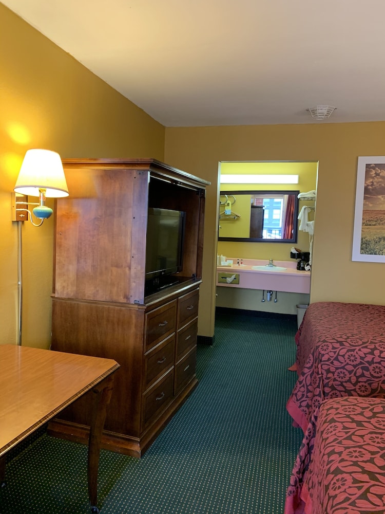 Room, 2 Queen Beds, Accessible, Non Smoking - Photo 5