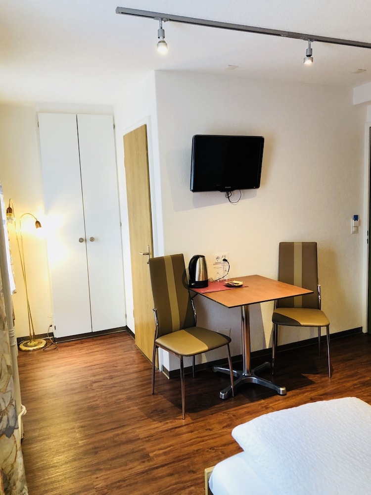 Double Room (Air conditioning) - Photo 2