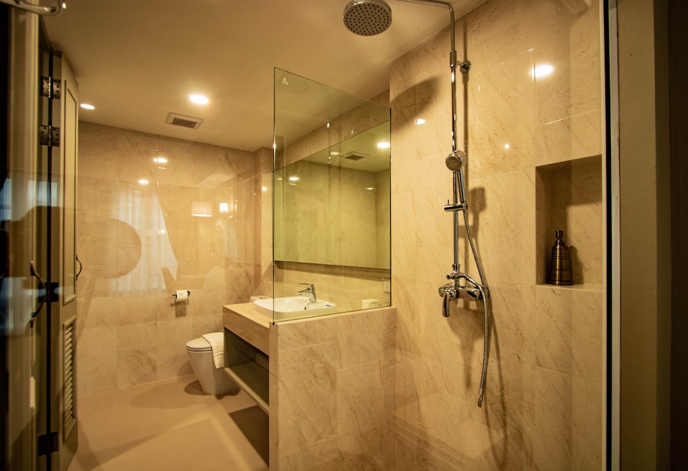 Premier Triple Room - Photo 13