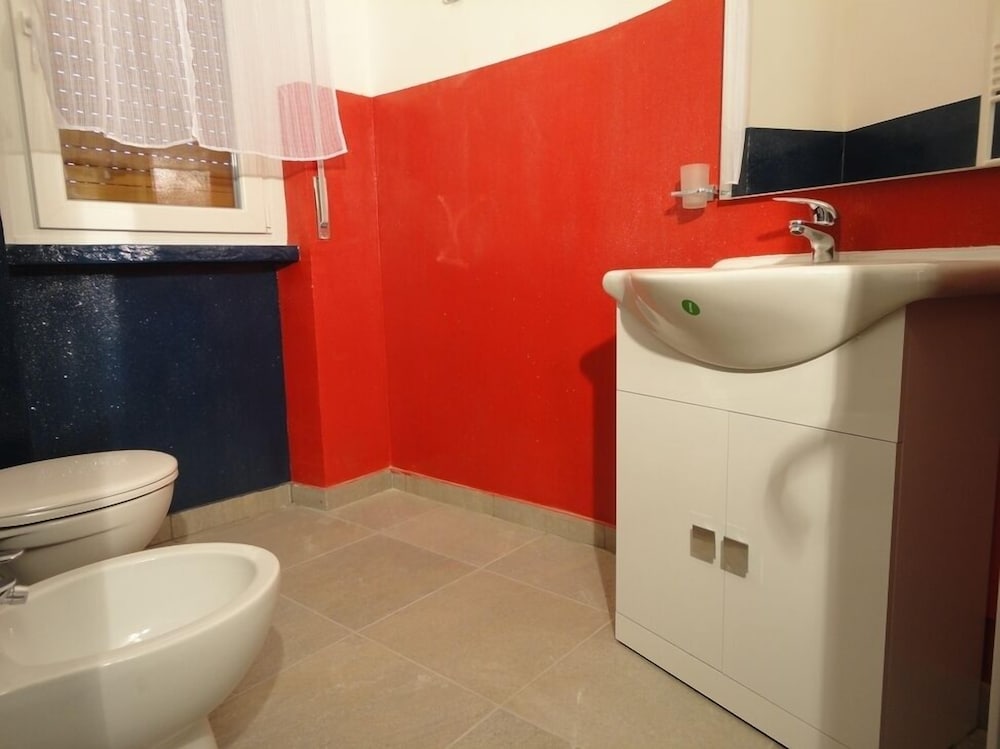 Standard Room, 1 Bedroom, Private Bathroom (6 Pax) photo 3