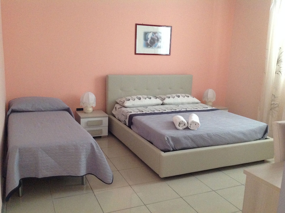Deluxe Triple Room, 2 Bedrooms, Sea View photo 3