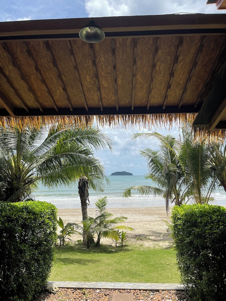 Room Air-Con Beach Front (2 persons) photo 3