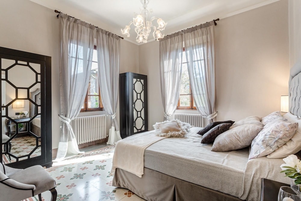 Villa photo 1