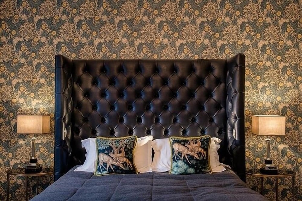 Luxury Suite, 1 King Bed, River View