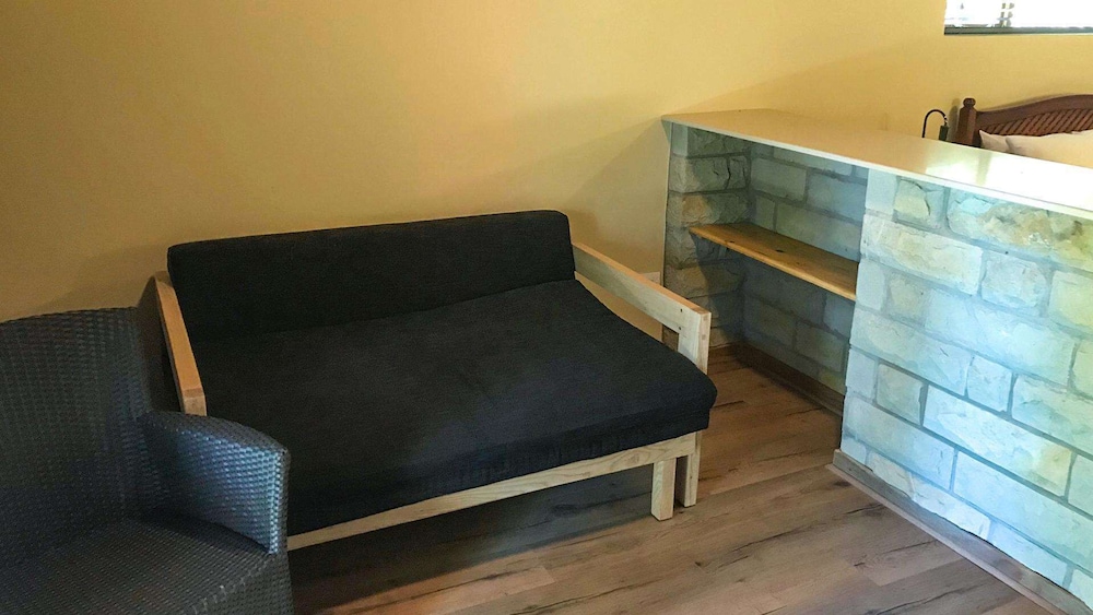 Family Room (Deluxe) photo 2