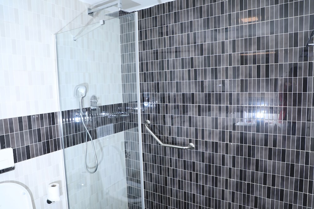 Twin Room - Photo 3