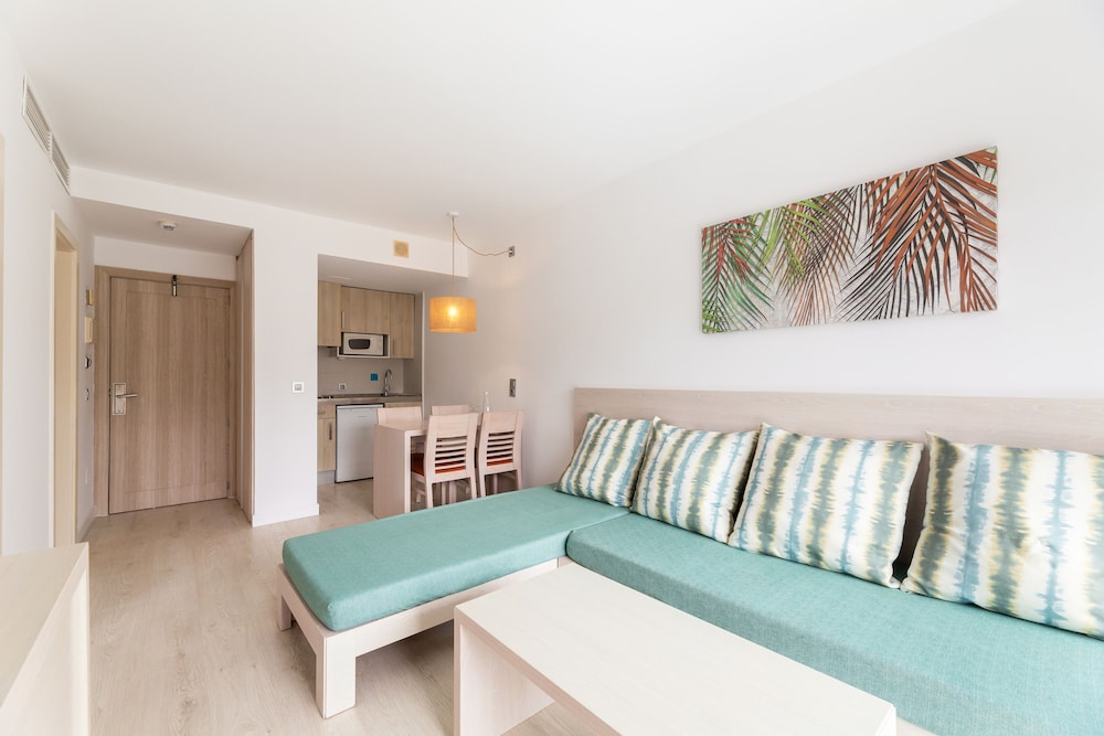 One Bedroom Apartment