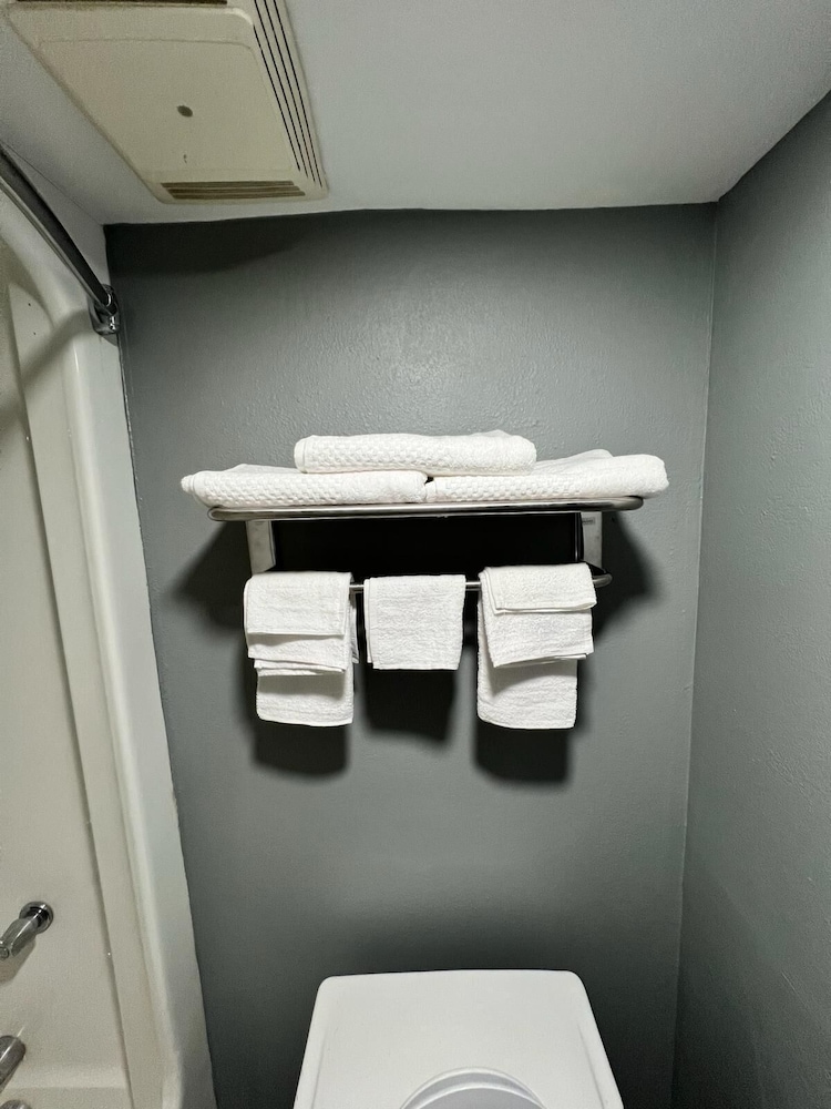 Standard Room, 2 Queen Beds, Non Smoking - Photo 11