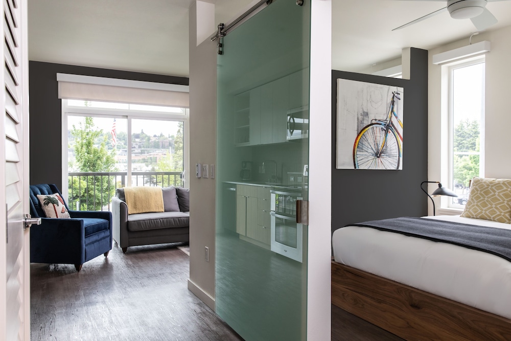 Executive Apartment, 1 Queen Bed, Kitchen, City View photo 1