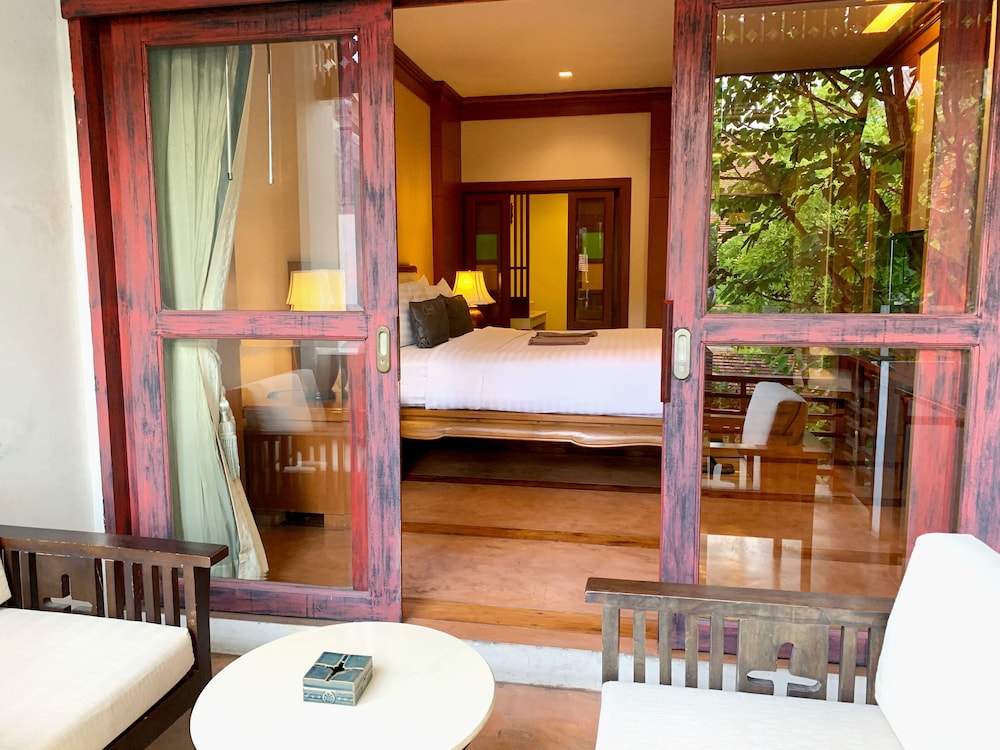 Supreme Deluxe Room with Balcony - Photo 8