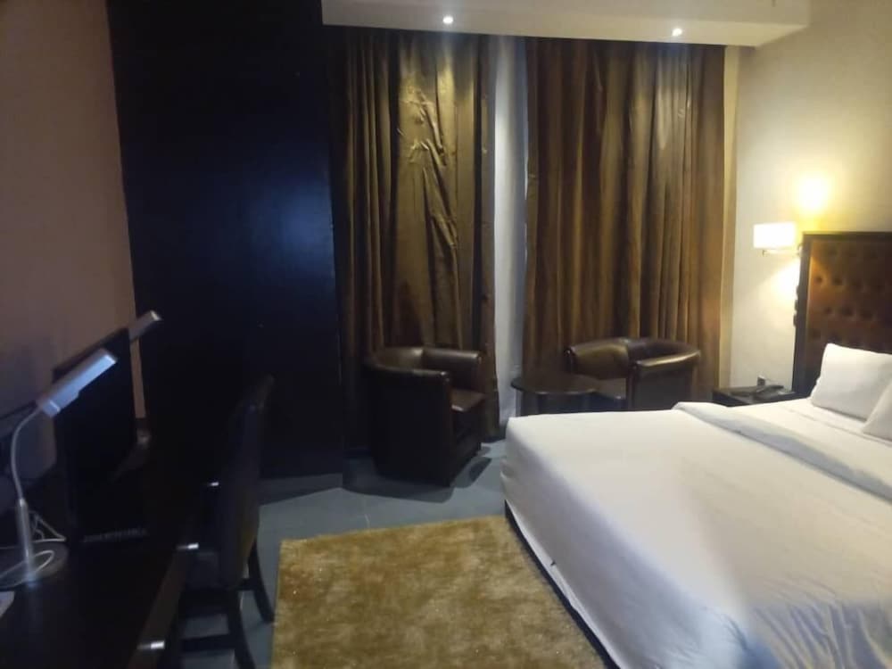 Deluxe Suite photo 1