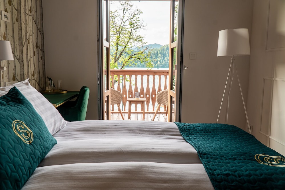 Romantic Double Room, Balcony, Lake View photo 3