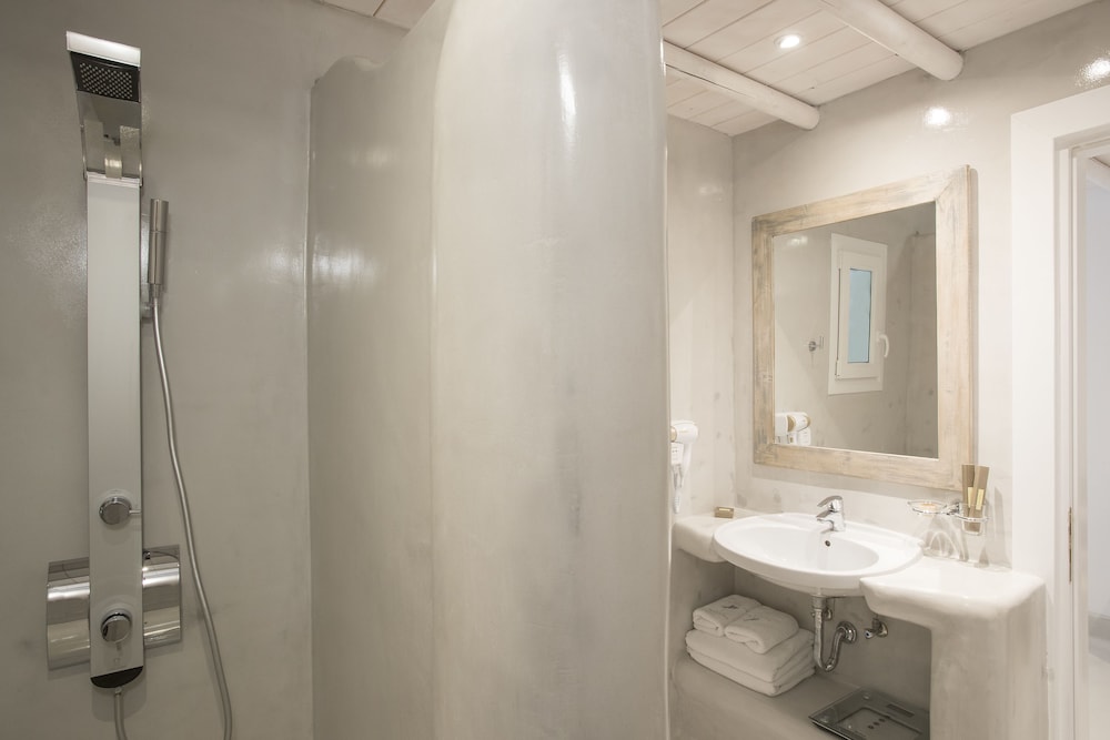 Standard Double Room - Photo 2