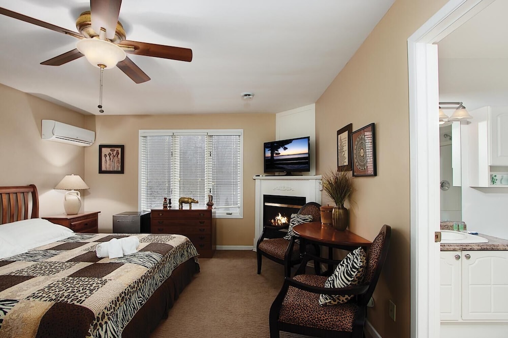 Deluxe Room, Balcony, Lake View photo 3