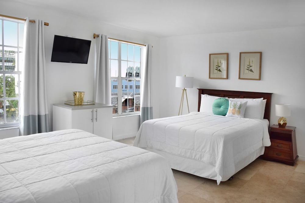 Deluxe Double Room, 2 Queen Beds - Photo 1