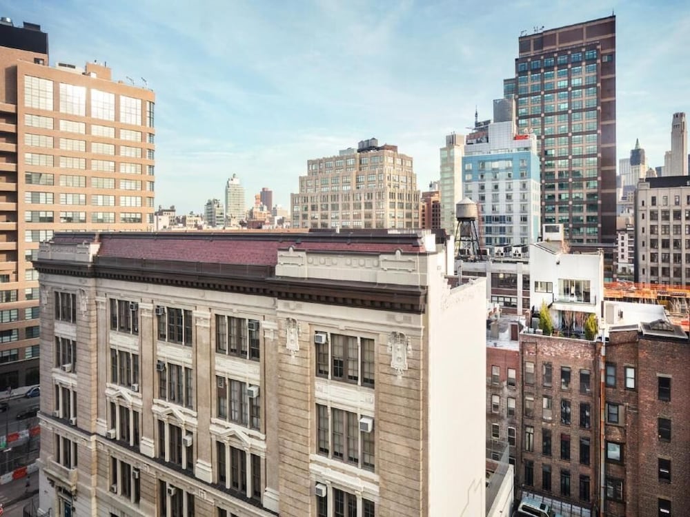 Hudson Square King Accessible