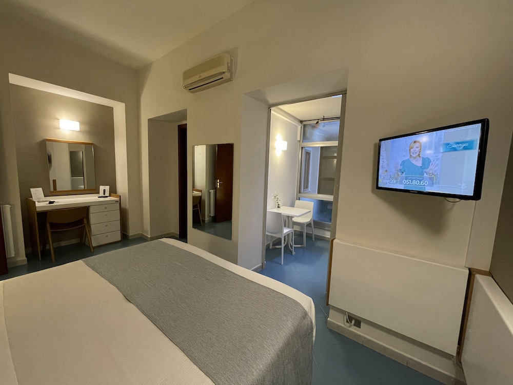 Classic Room, 1 Double or 2 Twin Beds - Photo 8