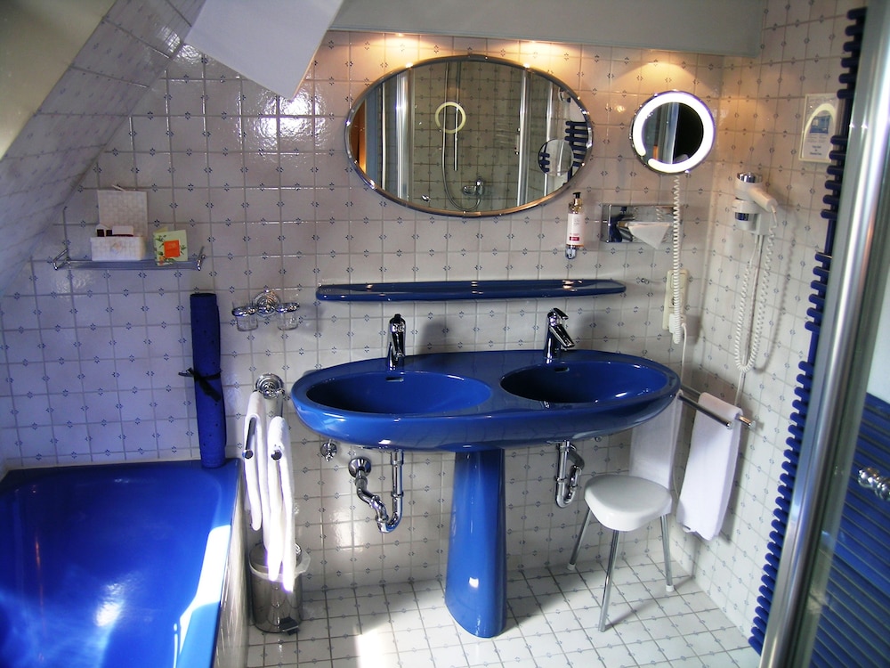 Standard Double Room - Photo 15