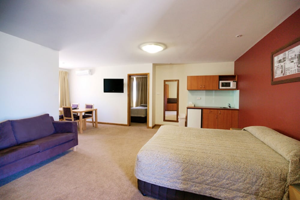 Executive Two Room Suite photo 1