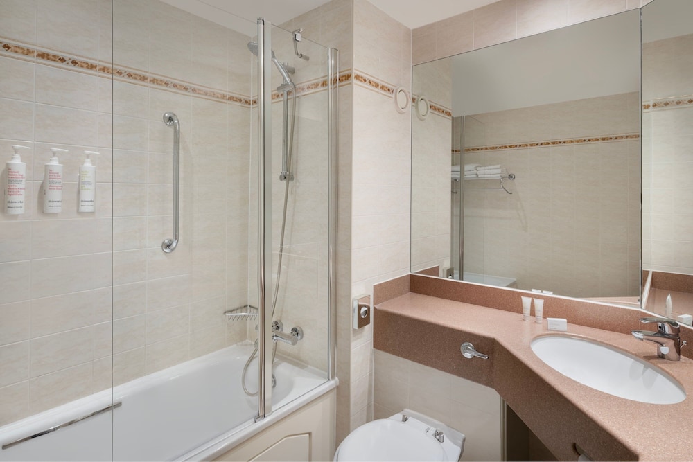 Family Room, 2 Double Beds - Photo 5